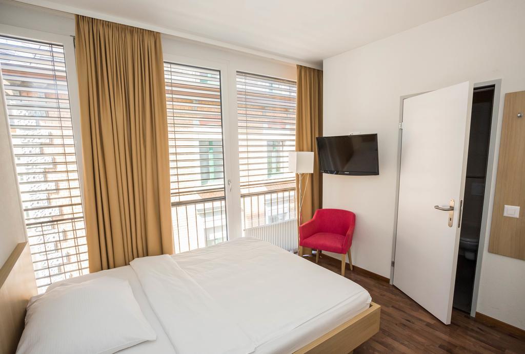 Oerlikon Otel Zürih