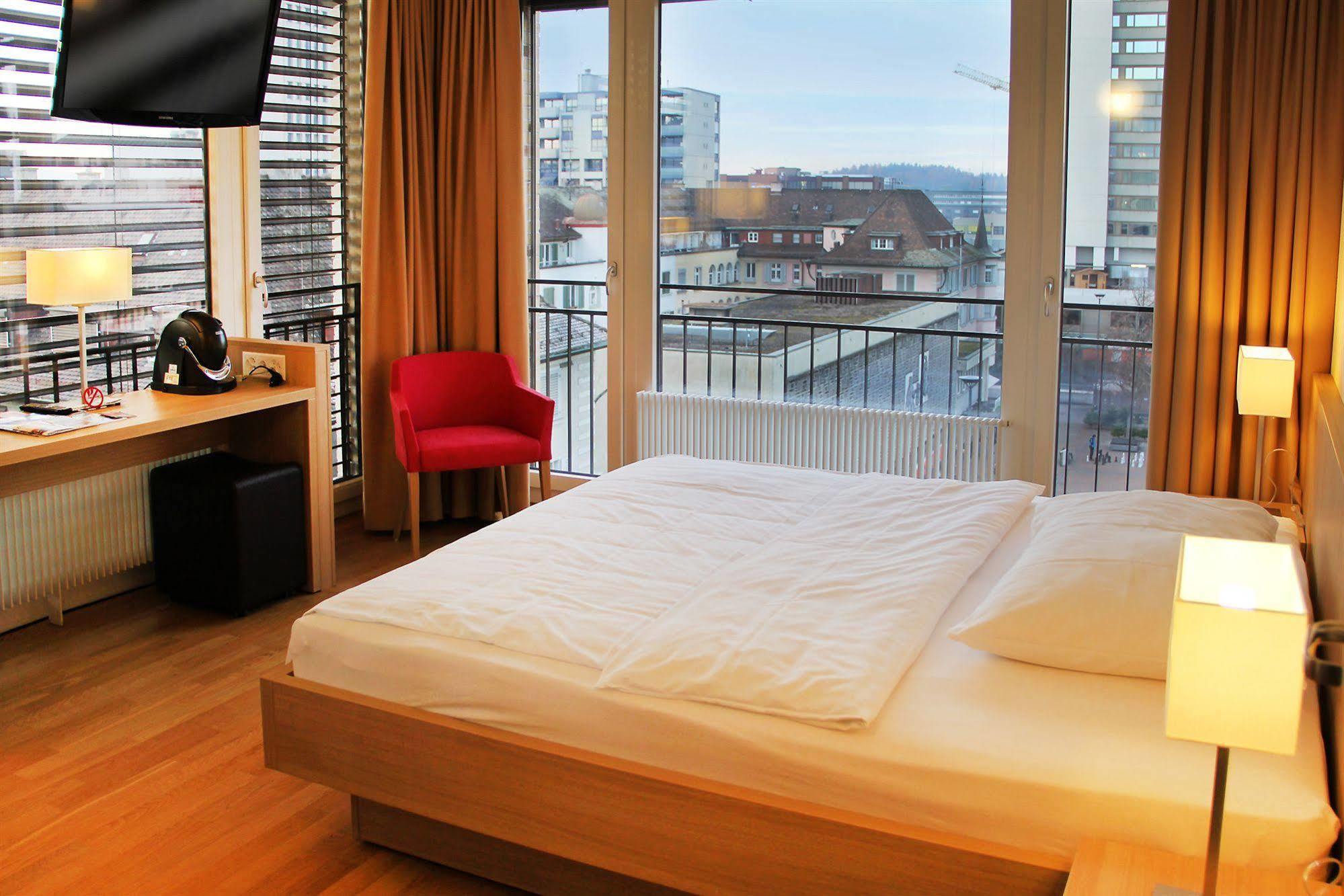 Oerlikon Otel Zürih